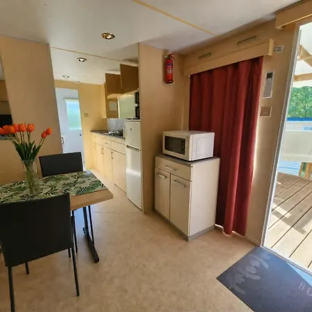 Mobil-home En Pleine Campagne Avec Piscine 卡斯特尔诺-德蒙特米尔