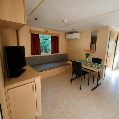 אתר קמפינג Mobil-home En Pleine Campagne Avec Piscine Castelnau-de-Montmiral